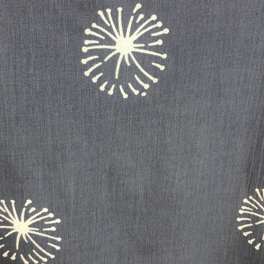 NWOT MISSLOOK Charcoal Grey Top with White Floral Accents - Picture 3 of 7